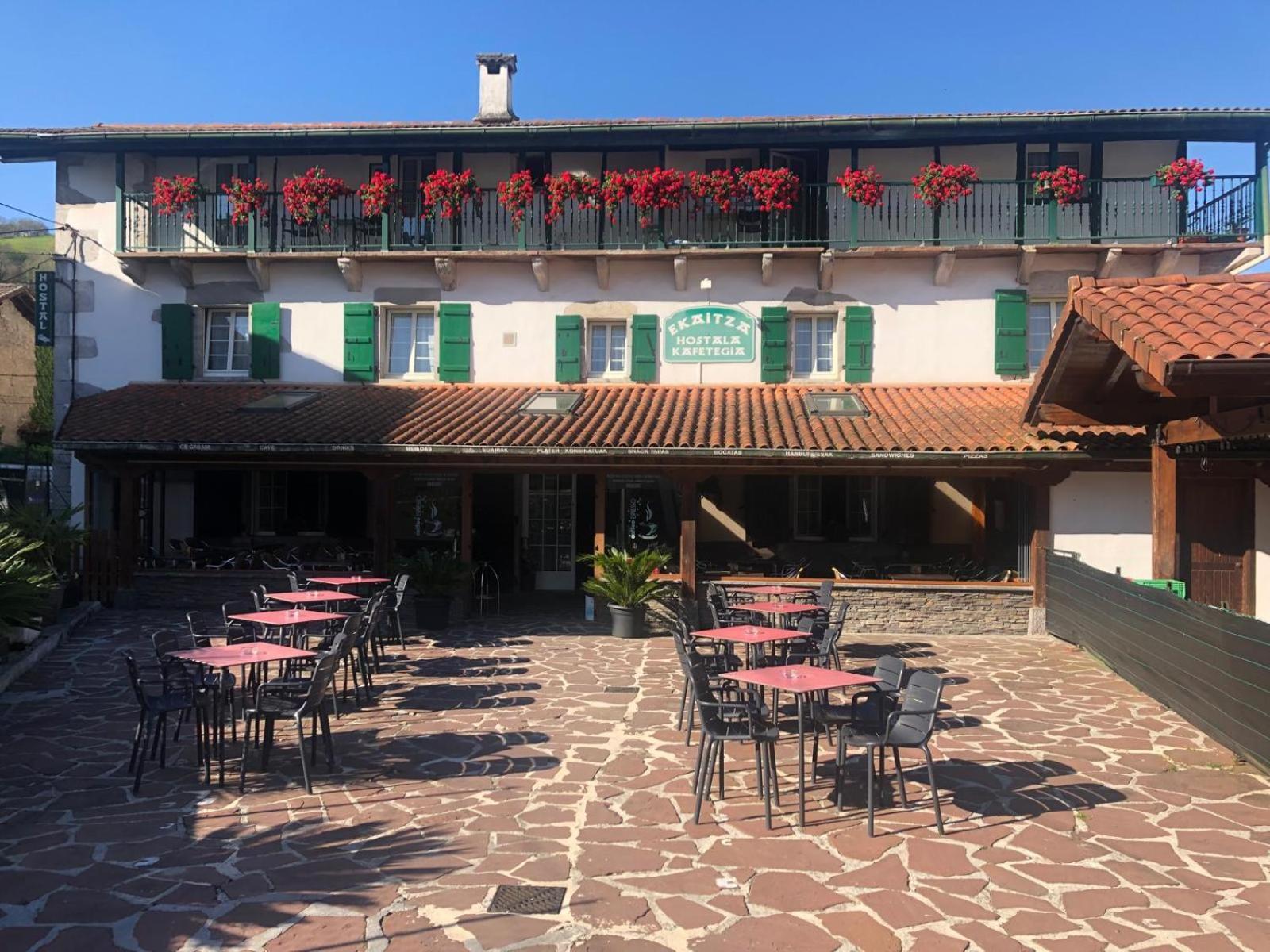 Hostal Ekaitza Lesaka Exterior foto