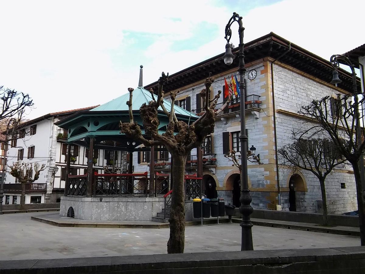 Hostal Ekaitza Lesaka Exterior foto